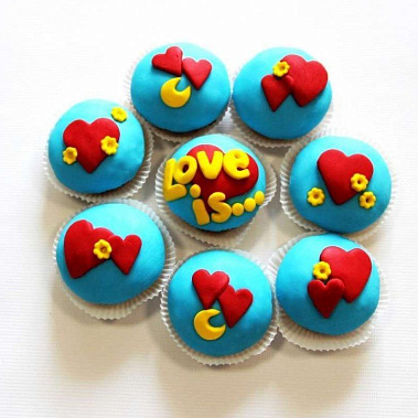 Капкейки "Love is..." купить - домодедово.сладкоежкин.рф